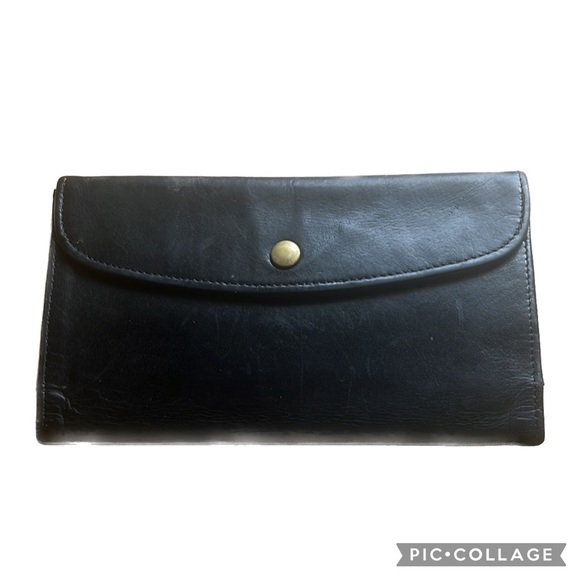 Coach Handbags - ❗️Vintage❗️coach wallet